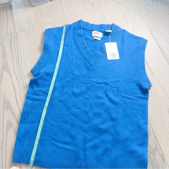 Levi's® Premium
LOOSE SWEATER VEST
XS men - Picture 9 of 12